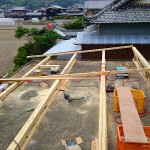 セメント仕上げのベランダ。長年で雨漏りしだしたので屋根を！