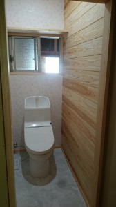 床は高級感のある大理石調のトイレ完成(^^)v